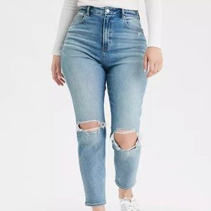 AE Ripped Stretch Curvy Mom Jeans NWOT